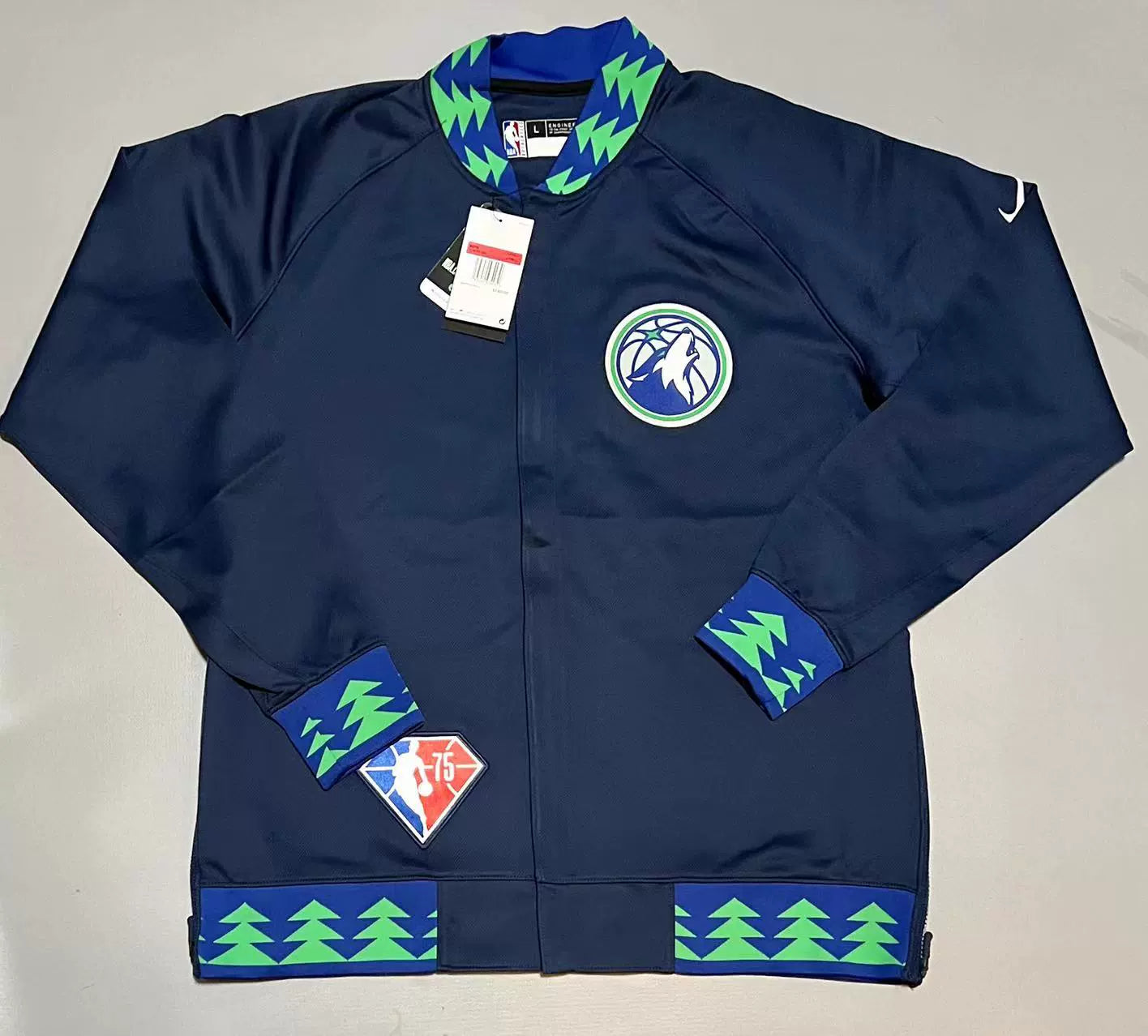 Nike Men's Minnesota Timberwolves GAME ISSUED Navy/White 2021/22 City Edition Therma Flex Showtime Full-Zip Bomber Jacket